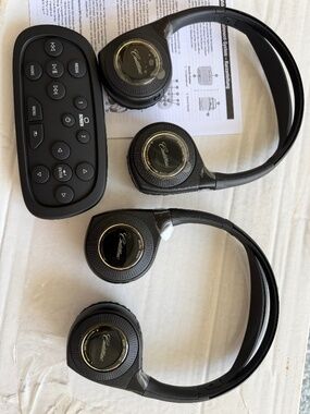 NIB GM OEM Wireless Headphones 2016-21 Cadillac Escalade (Part# 84202957)